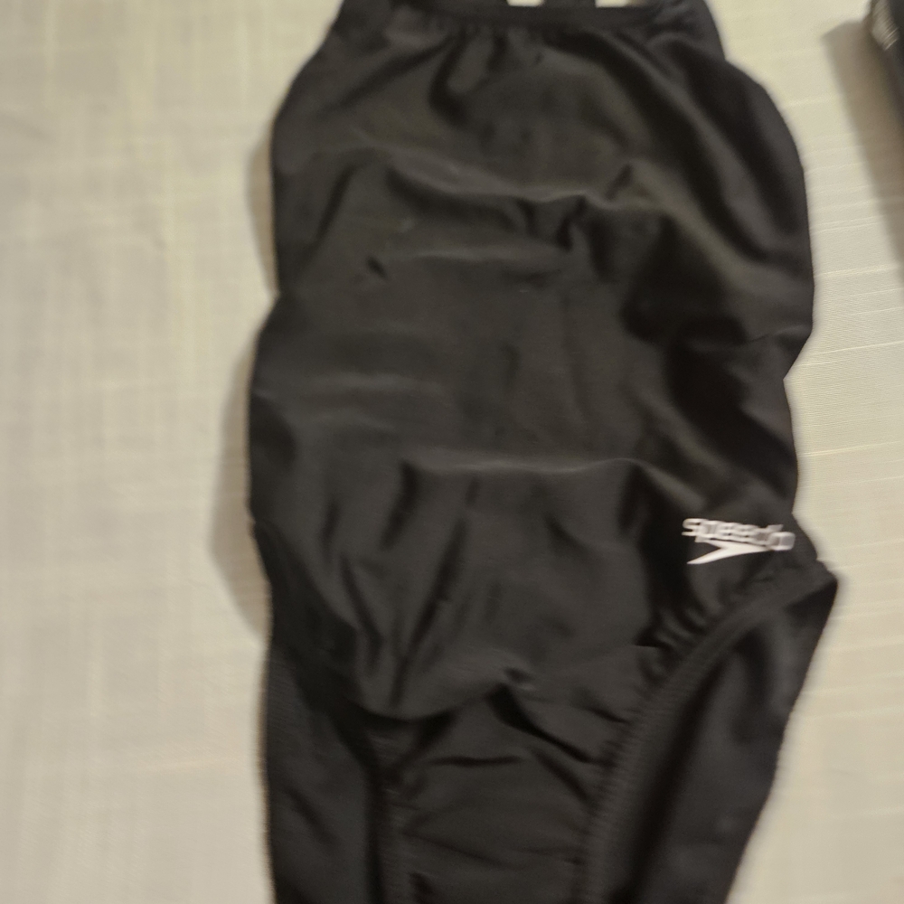 Speedo Women's 1 Piece Swim Suit Competitive Brand New Size 28. BLACK